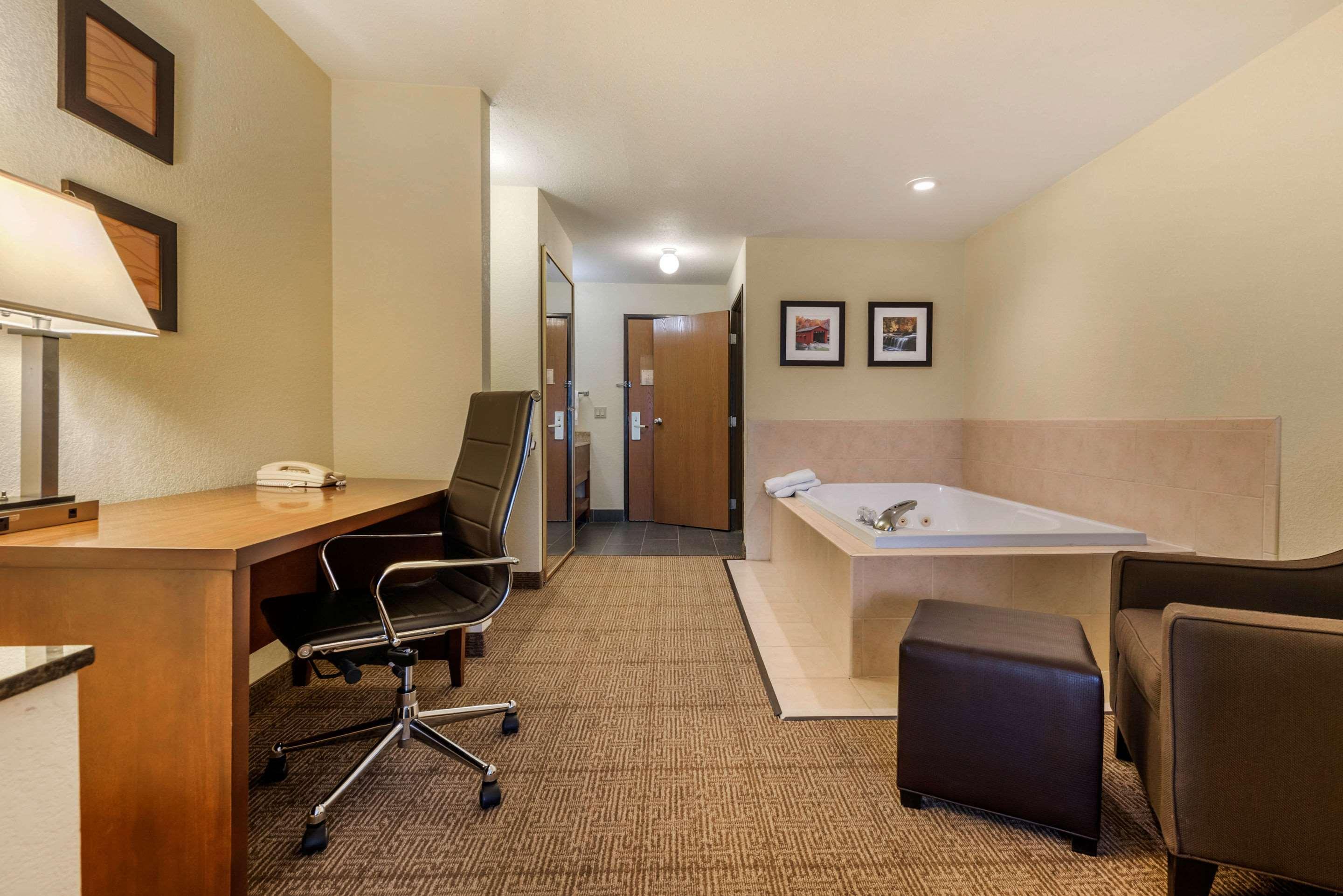 Comfort Inn Warren I-69 מראה חיצוני תמונה