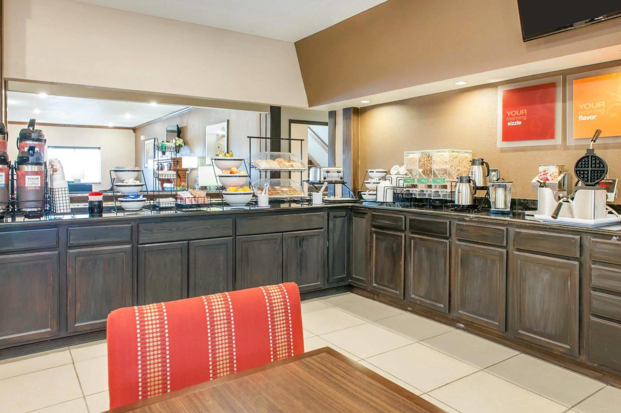 Comfort Inn Warren I-69 מראה חיצוני תמונה